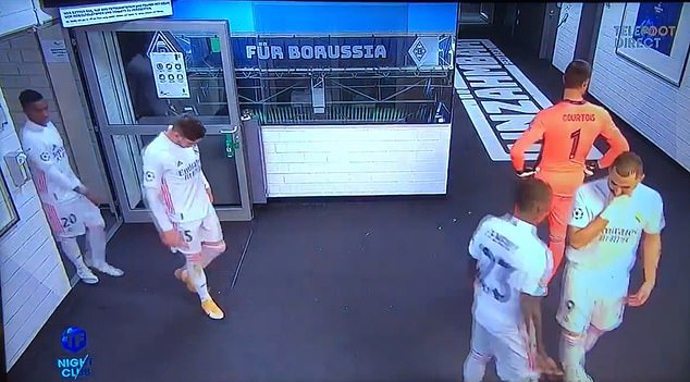 Benzema chửi sao trẻ Real Madrid thậm tệ và yêu cầu đồng đội tẩy chay - Ảnh 2.