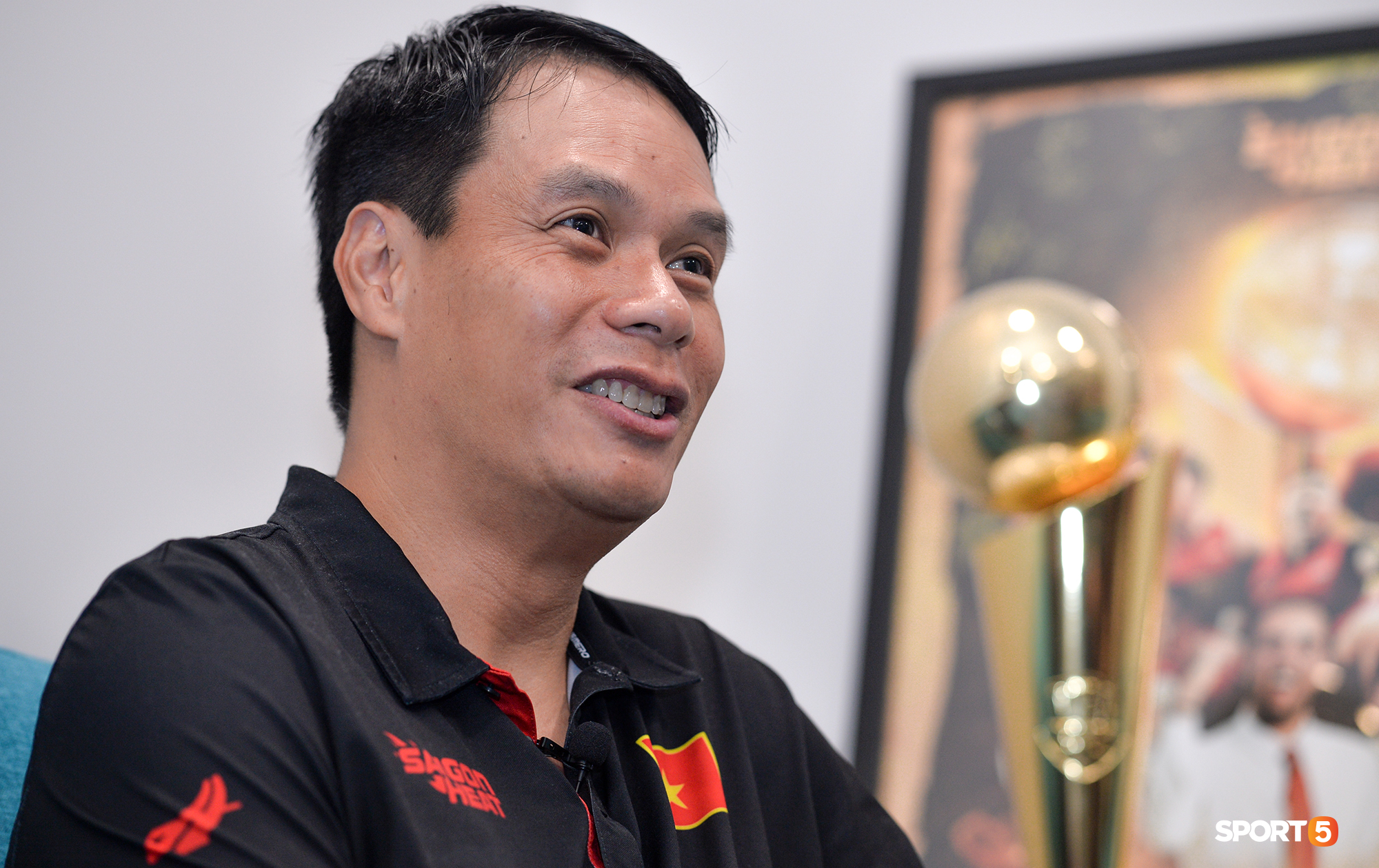 Ông bầu Connor Nguyễn: 49 tuổi mới nghĩ tới việc kết hôn và ước mơ phát triển bóng rổ tại Việt Nam - Ảnh 1.