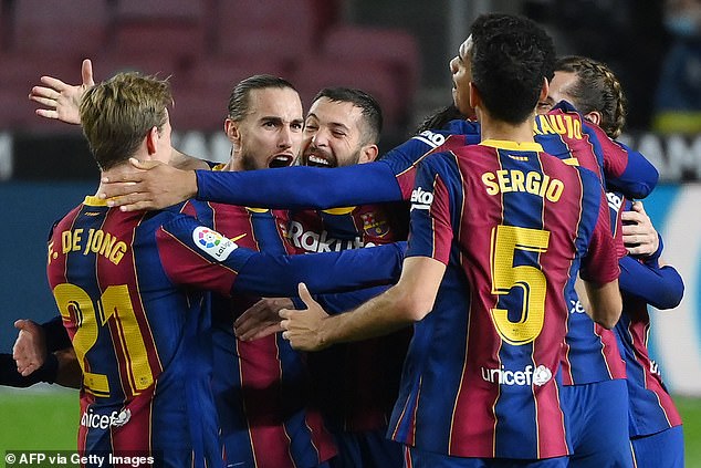 Messi góp công giúp Barca thắng ngược đội đầu bảng, áp sát top 4 - Ảnh 5.