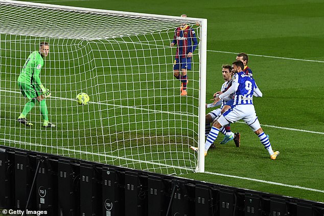 Messi góp công giúp Barca thắng ngược đội đầu bảng, áp sát top 4 - Ảnh 1.