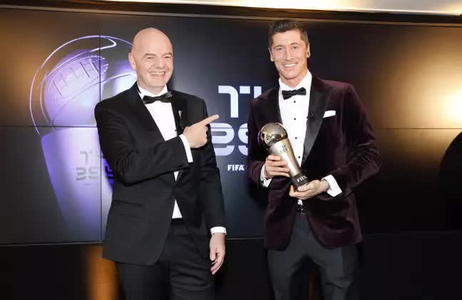 HLV Park Hang-seo và Quế Ngọc Hải &quot;ngó lơ&quot; Ronaldo, Messi ở hạng mục cao nhất của FIFA The Best - Ảnh 1.
