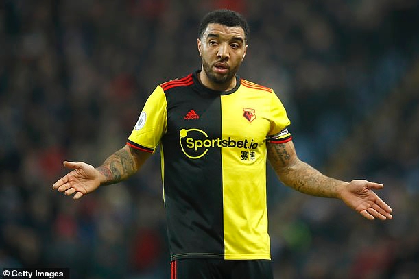 Troy Deeney bị phân biệt chủng tộc vì đòi án phạt nặng hơn cho Cavani - Ảnh 1.