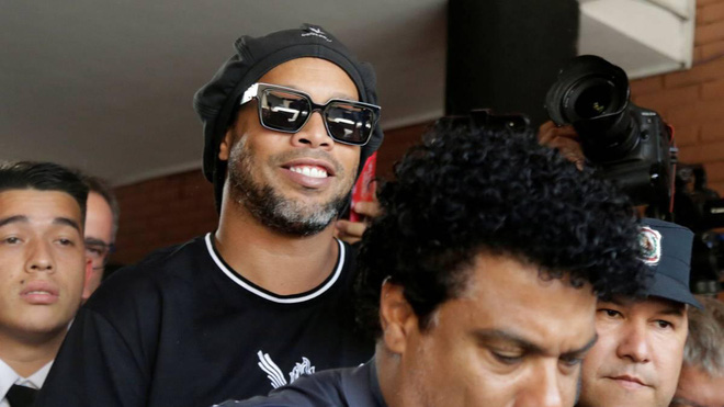 Tiết lộ mới về cuộc sống trong tù của Ronaldinho: Chẳng thấy thiếu thứ gì nhưng vẫn &quot;buồn và tức giận&quot; - Ảnh 2.