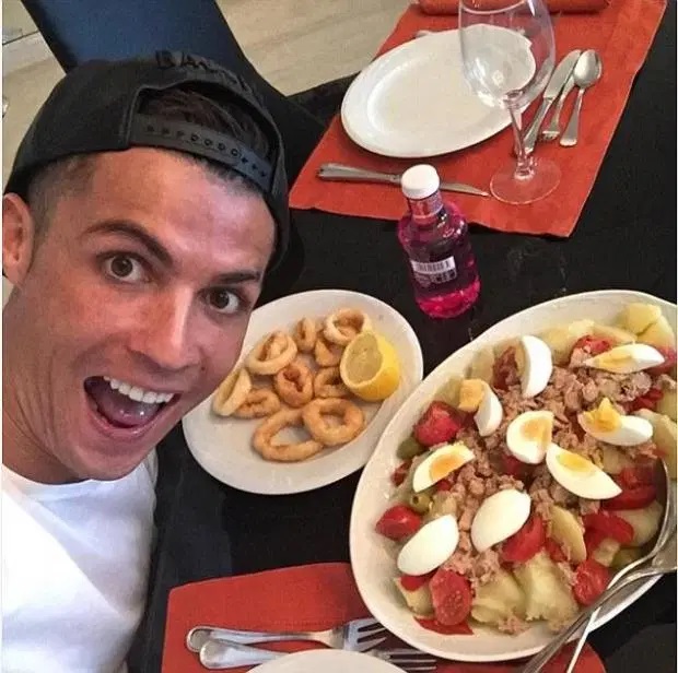 Học cách Ronaldo và Messi 'giữ dáng' mùa Covid: Ăn uống, ngủ nghỉ quan trọng không kém tập luyện - Ảnh 7.