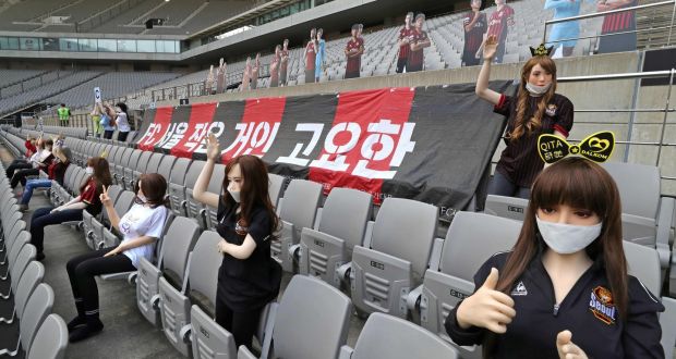 Để búp bê tình dục lên khán đài thay khán giả, đội bóng Hàn Quốc bị phạt 1,9 tỷ đồng - Ảnh 4.