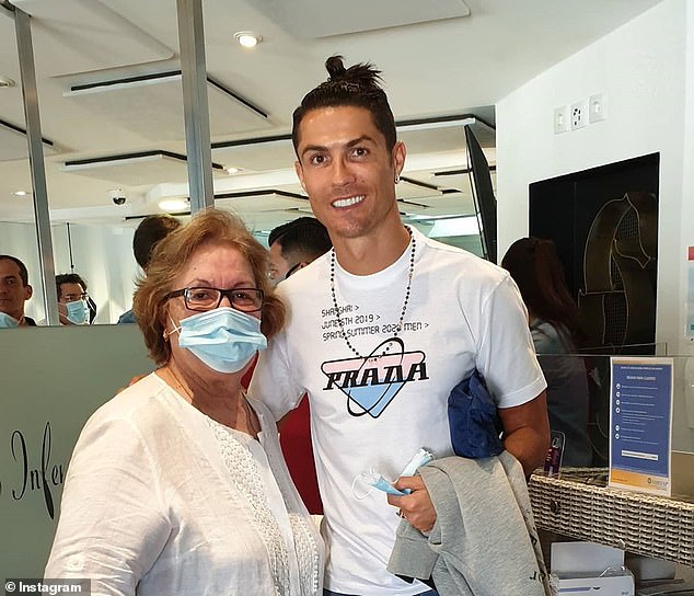 Ronaldo và bạn gái chớp nhoáng trở về Bồ Đào Nha nhưng không phải vì thăm mẹ như mọi lần: Mục đích để chuẩn bị cho kế hoạch dưỡng già? - Ảnh 1.