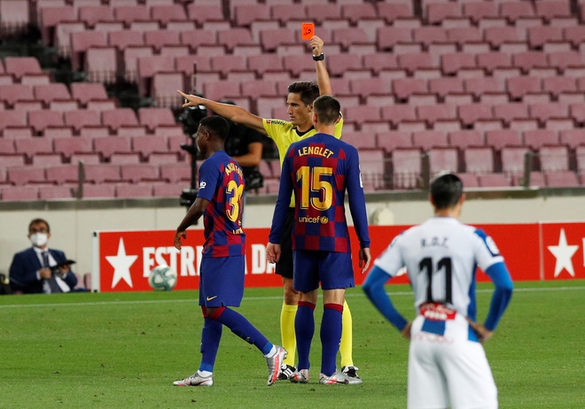 Barca nhọc nhằn đánh bại Espanyol trong trận cầu có số thẻ đỏ nhiều hơn bàn thắng - Ảnh 2.