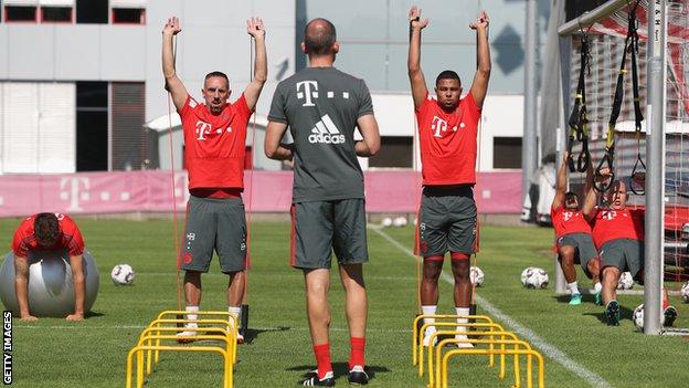 Serge Gnabry: Từ &quot;không đủ trình đá Premier League&quot; cho đến siêu tiền đạo đa năng của Bayern - Ảnh 4.