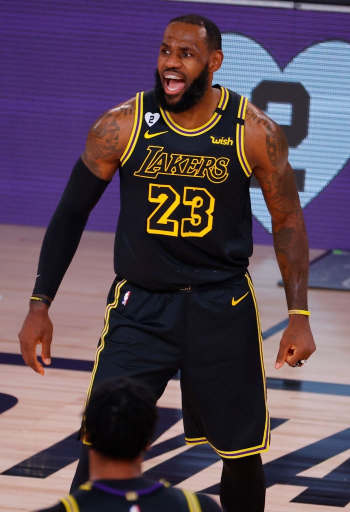 LeBron James cảm nhận được sự xuất hiện của Kobe Bryant trong ngày Lakers &quot;hủy diệt&quot; Blazers - Ảnh 1.