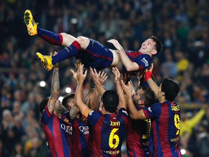 Nhìn lại hành trình đã qua của Messi trong màu áo của Barca  - Ảnh 12.