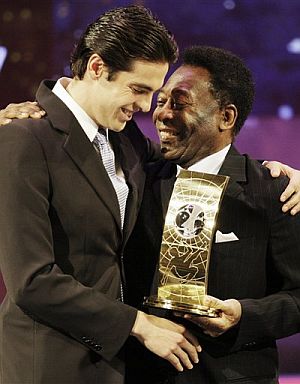 Trai đẹp Kaka được sắc phong danh hiệu &quot;Pele mới&quot; sau màn trổ tài dự đoán Champions League đi vào lòng đất  - Ảnh 3.