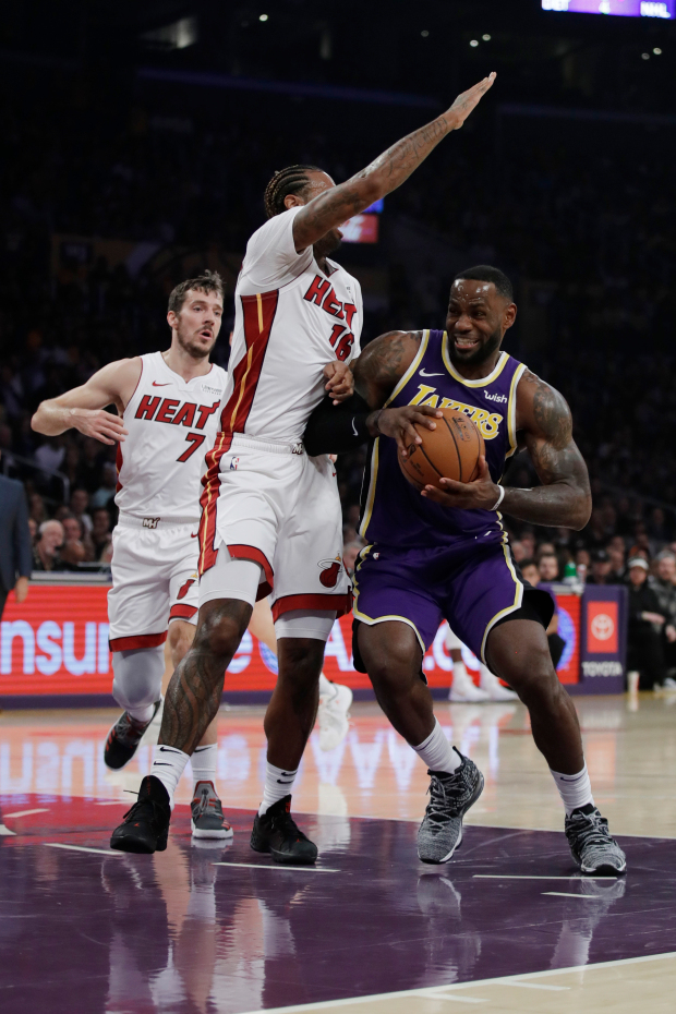 Đánh giá từng vị trí trên đội hình ra sân của Los Angeles Lakers và Miami Heat - Ảnh 1.