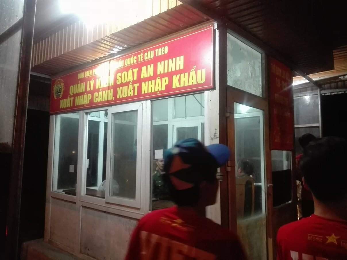 Laos vs Vietnam: Talk to Laos to cheer on the Football Association of Vietnam AFF CUP 2018 - Photo 1. Laos vs Vietnam: Talk to Laos to cheer on the Football Association of Vietnam AFF CUP 2018 - Photo 1.