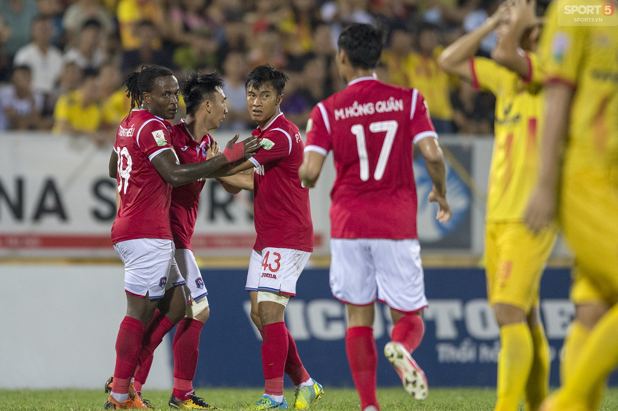 Nam Định hòa đội xếp thứ 2 V-League ở thế dẫn trước - Ảnh 10.