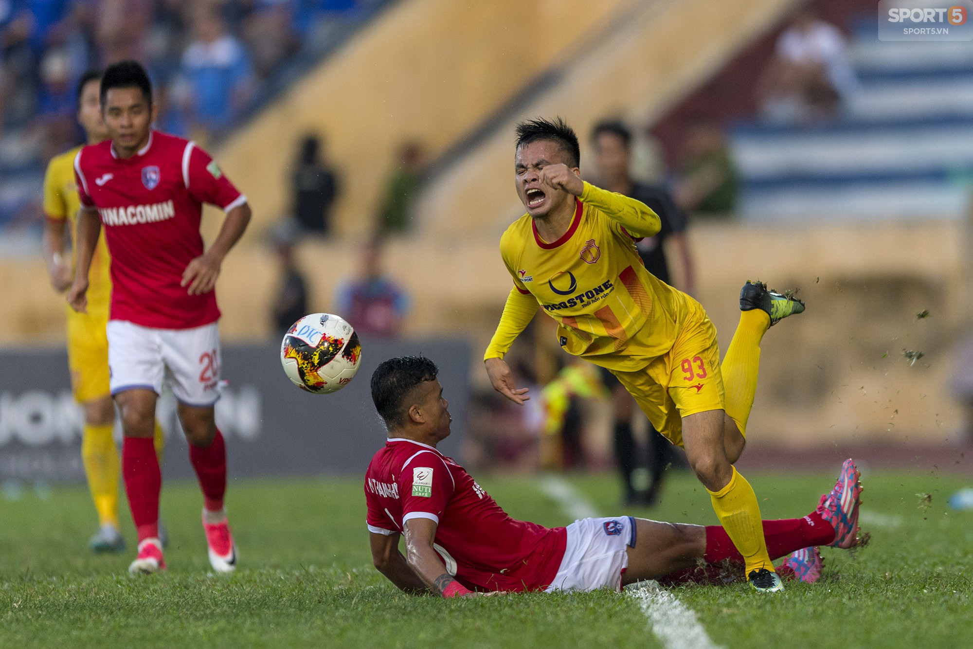 Nam Định hòa đội xếp thứ 2 V-League ở thế dẫn trước - Ảnh 13.