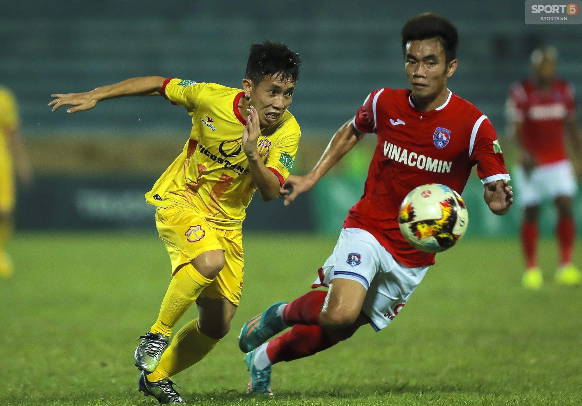 Nam Định hòa đội xếp thứ 2 V-League ở thế dẫn trước - Ảnh 3.