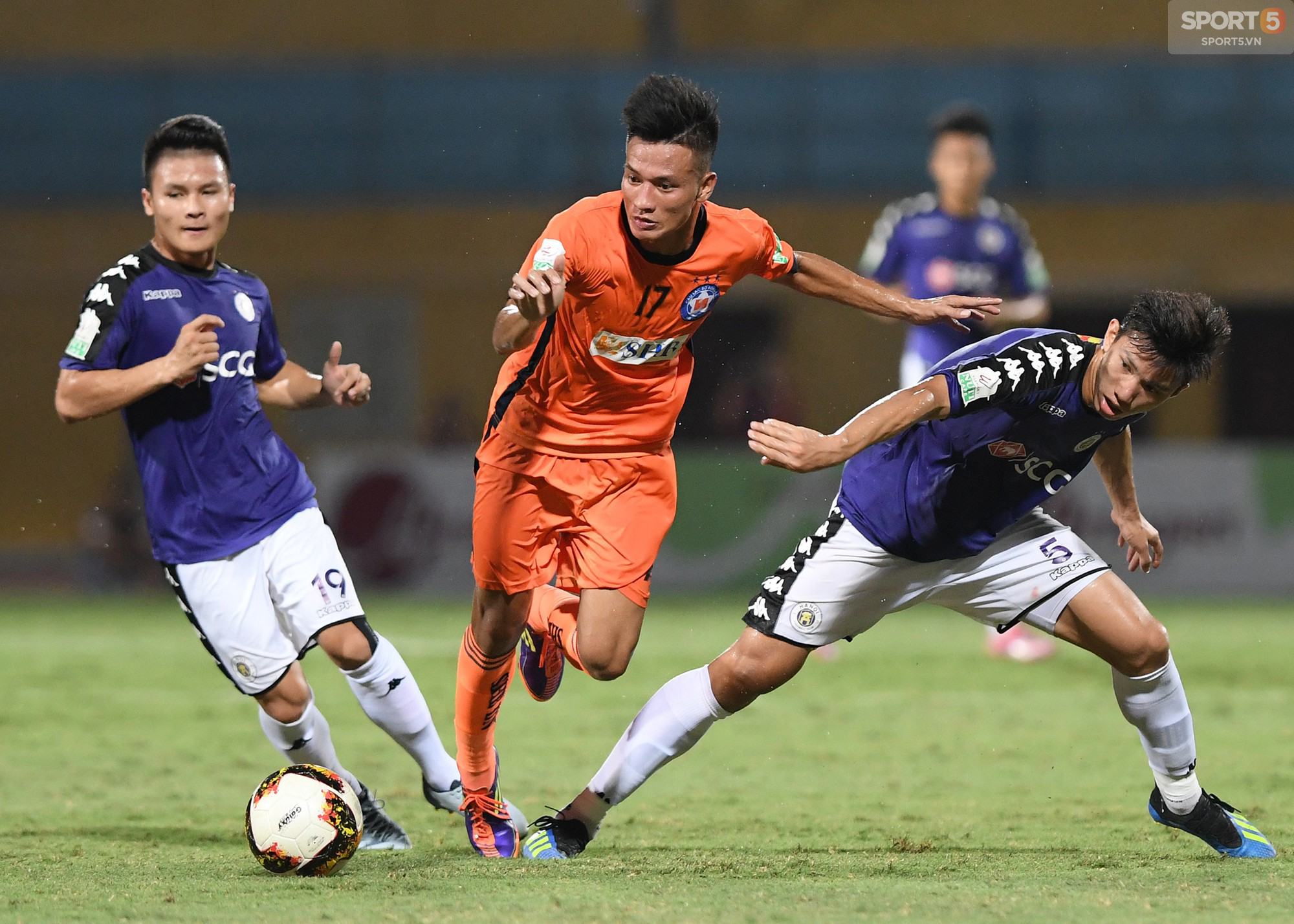 Dẫn trước 2 lần, Hà Đức Chinh vẫn trắng tay khi gặp các đồng đội U23 ở CLB Hà Nội - Ảnh 2.