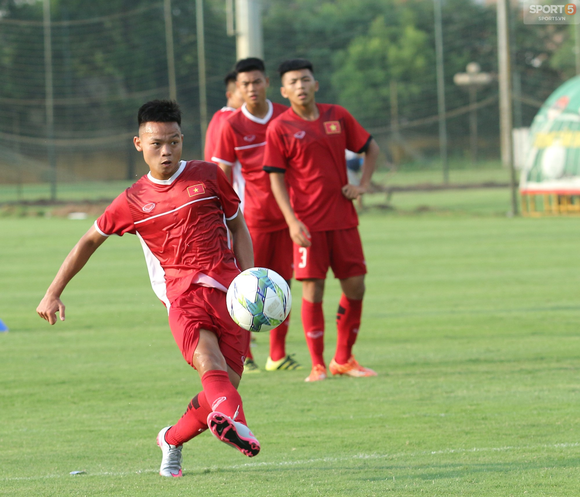 U16 Việt Nam rèn miếng đánh biên, hướng tới mục tiêu bảo vệ chức vô địch giải Đông Nam Á - Ảnh 4.