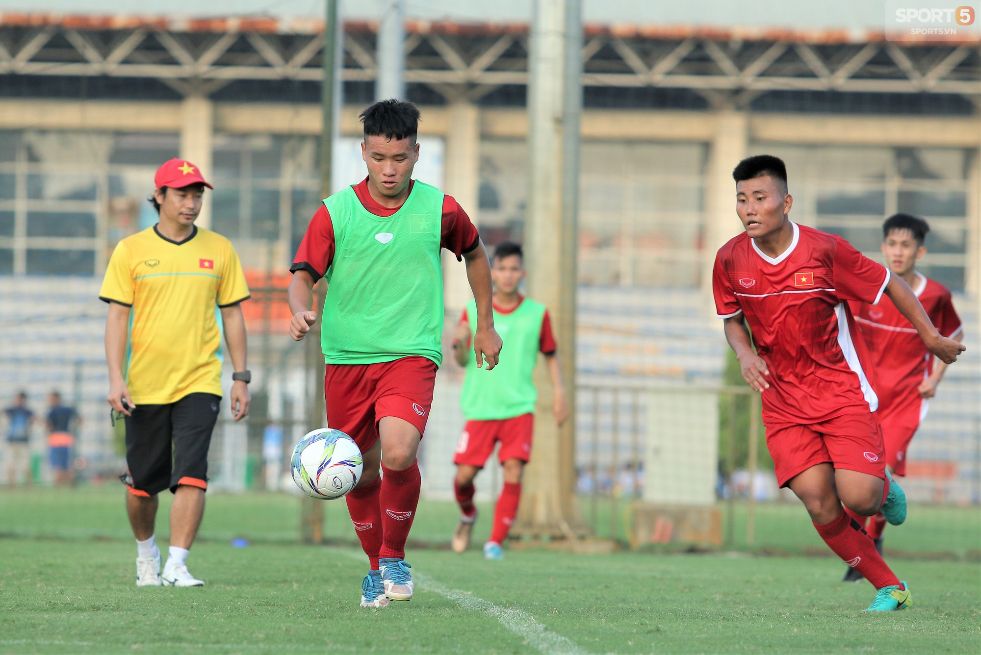 U16 Việt Nam rèn miếng đánh biên, hướng tới mục tiêu bảo vệ chức vô địch giải Đông Nam Á - Ảnh 6.