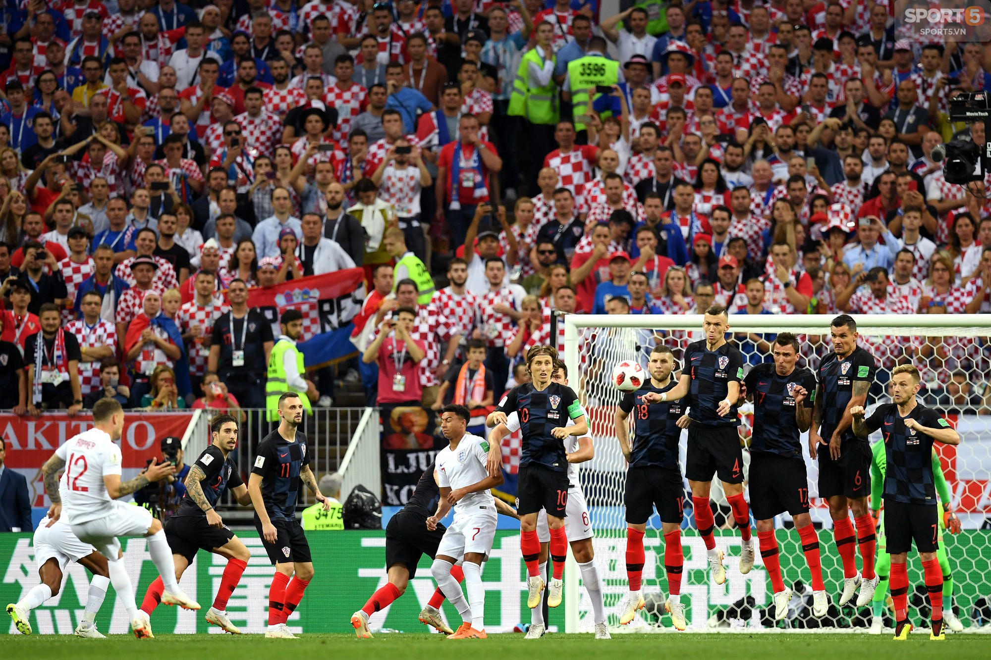 Những xúc cảm trái ngược của CĐV Anh trong suốt trận đấu với Croatia - Ảnh 2.