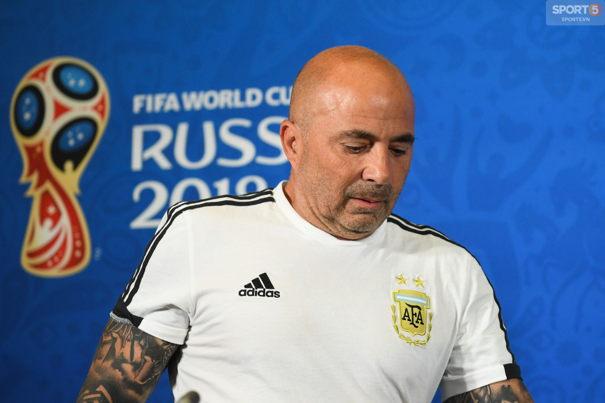 CHÍNH THỨC: LĐBĐ Argentina “tống cổ” Sampaoli ra đường - Ảnh 2.