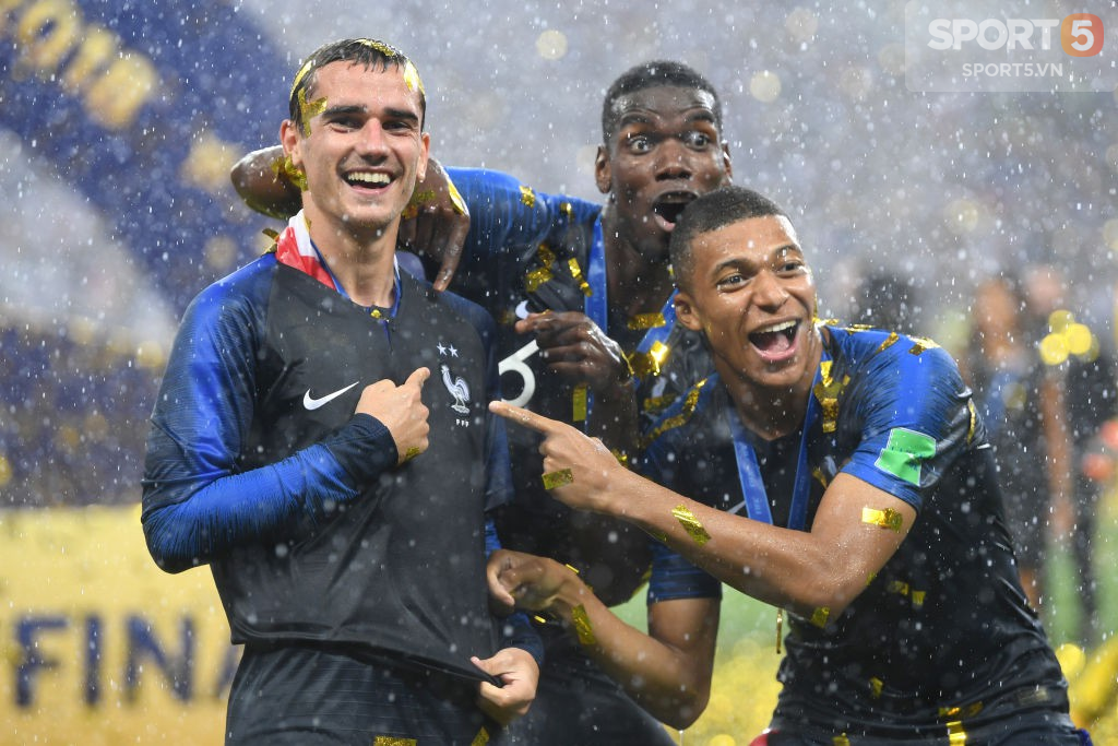 Găng tay vàng Courtois tắt TV không xem đội phản bóng đá ăn mừng chức vô địch World Cup - Ảnh 1.