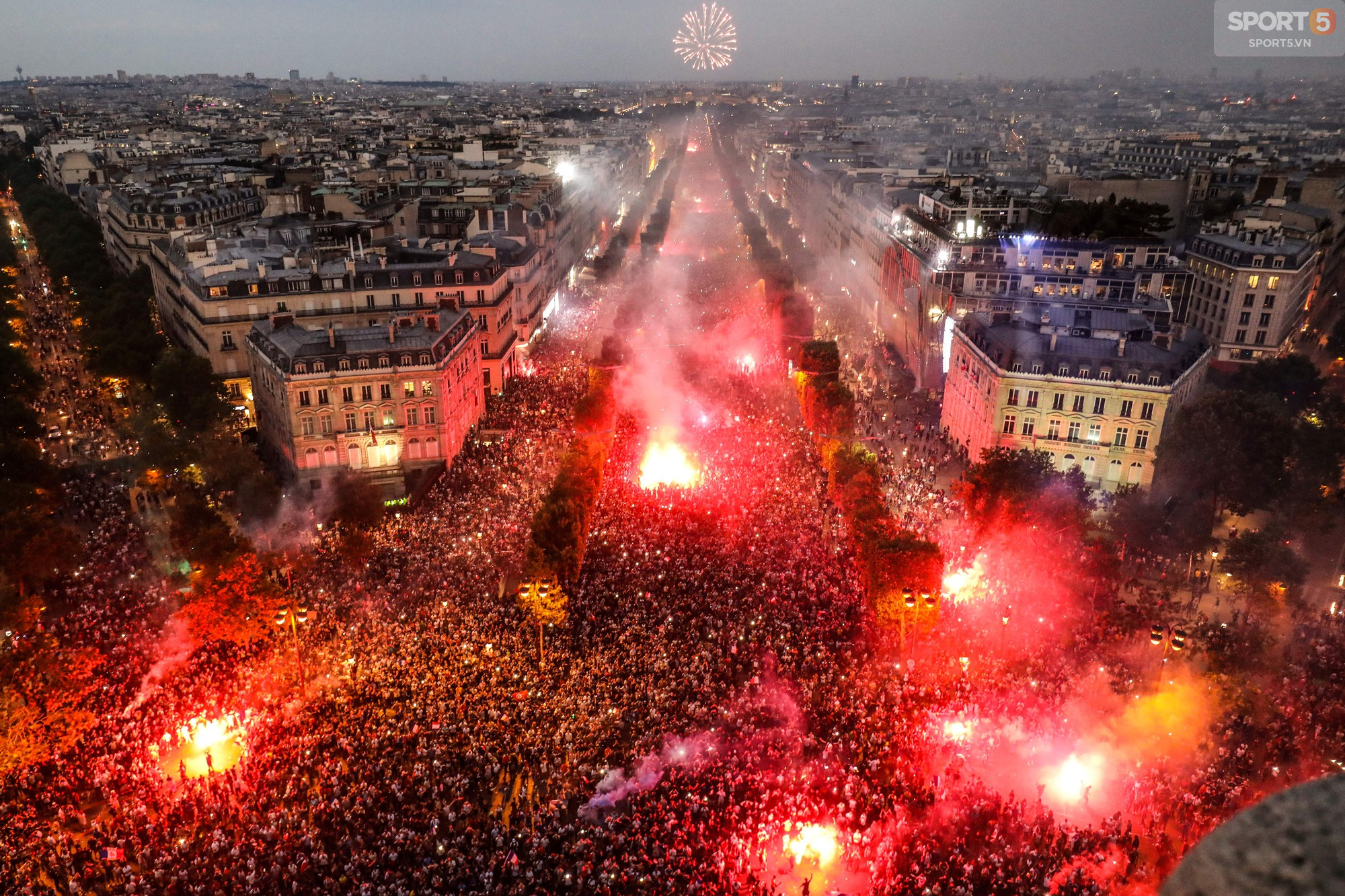 Paris trong vòng xoáy bạo loạn điên cuồng sau chức vô địch World Cup của tuyển Pháp - Ảnh 3.