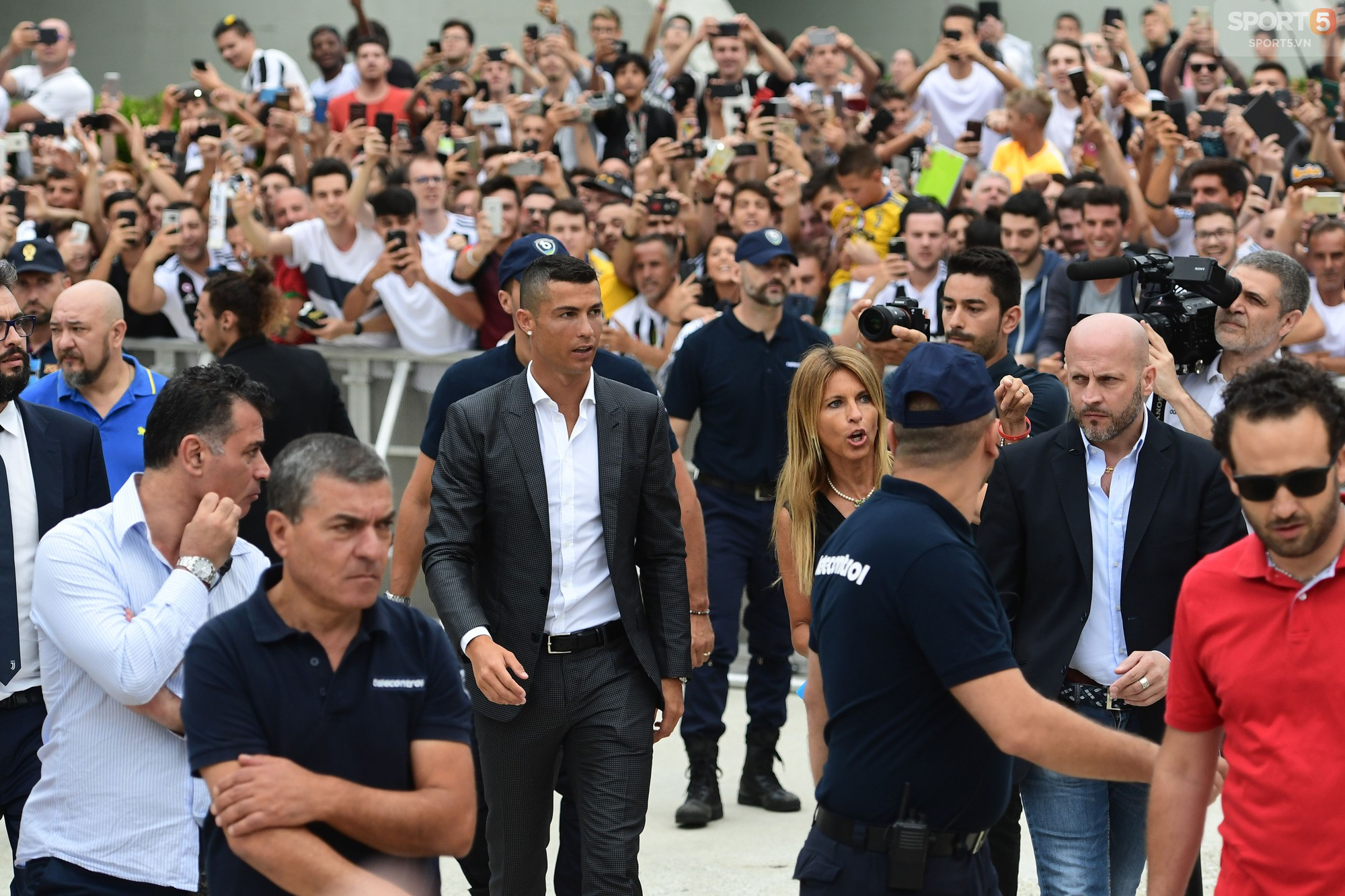 Cristiano Ronaldo : “Tôi gia nhập Juventus không phải để dưỡng già” - Ảnh 3.