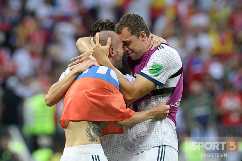 Niềm vui vỡ òa của các cầu thủ Nga sau chiến thắng lịch sử trước Tây Ban Nha - Ảnh 9.