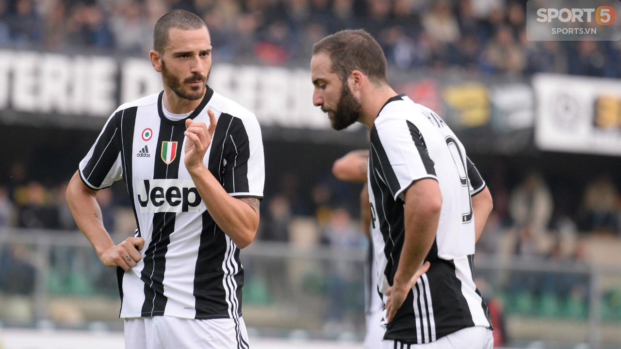 Sốc: Juventus và AC Milan tính trao đổi Higuain lấy Bonucci - Ảnh 1.