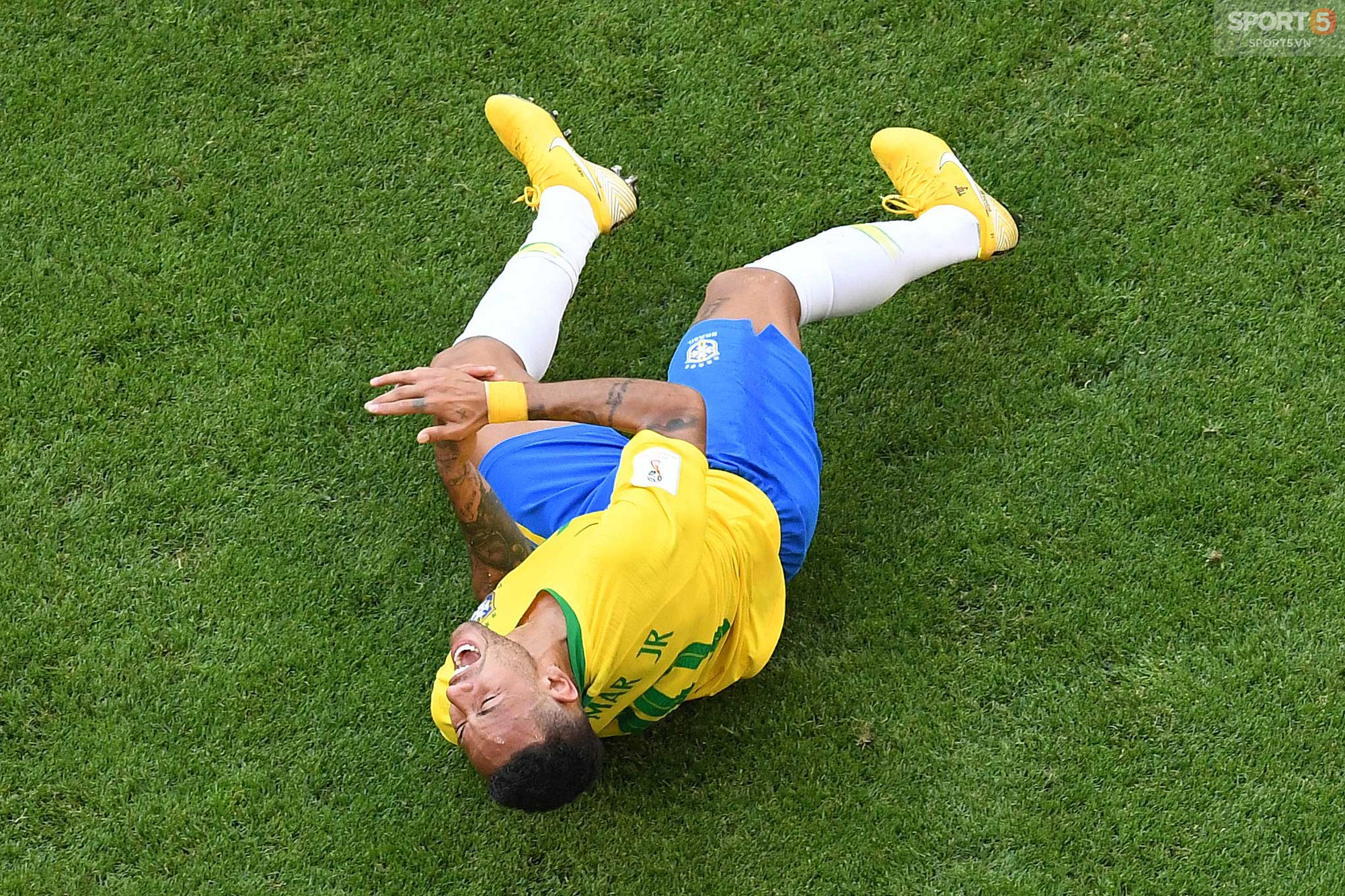 Neymar - Người hùng bị dè bỉu vì ăn vạ thô thiển - Ảnh 8.