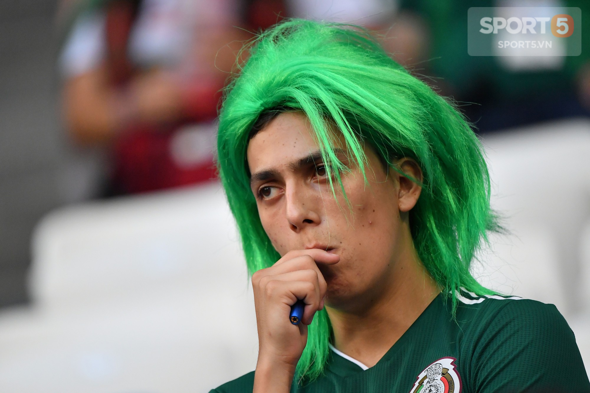 Hành động đẹp của CĐV Brazil với Mexico sau trận đấu - Ảnh 6.