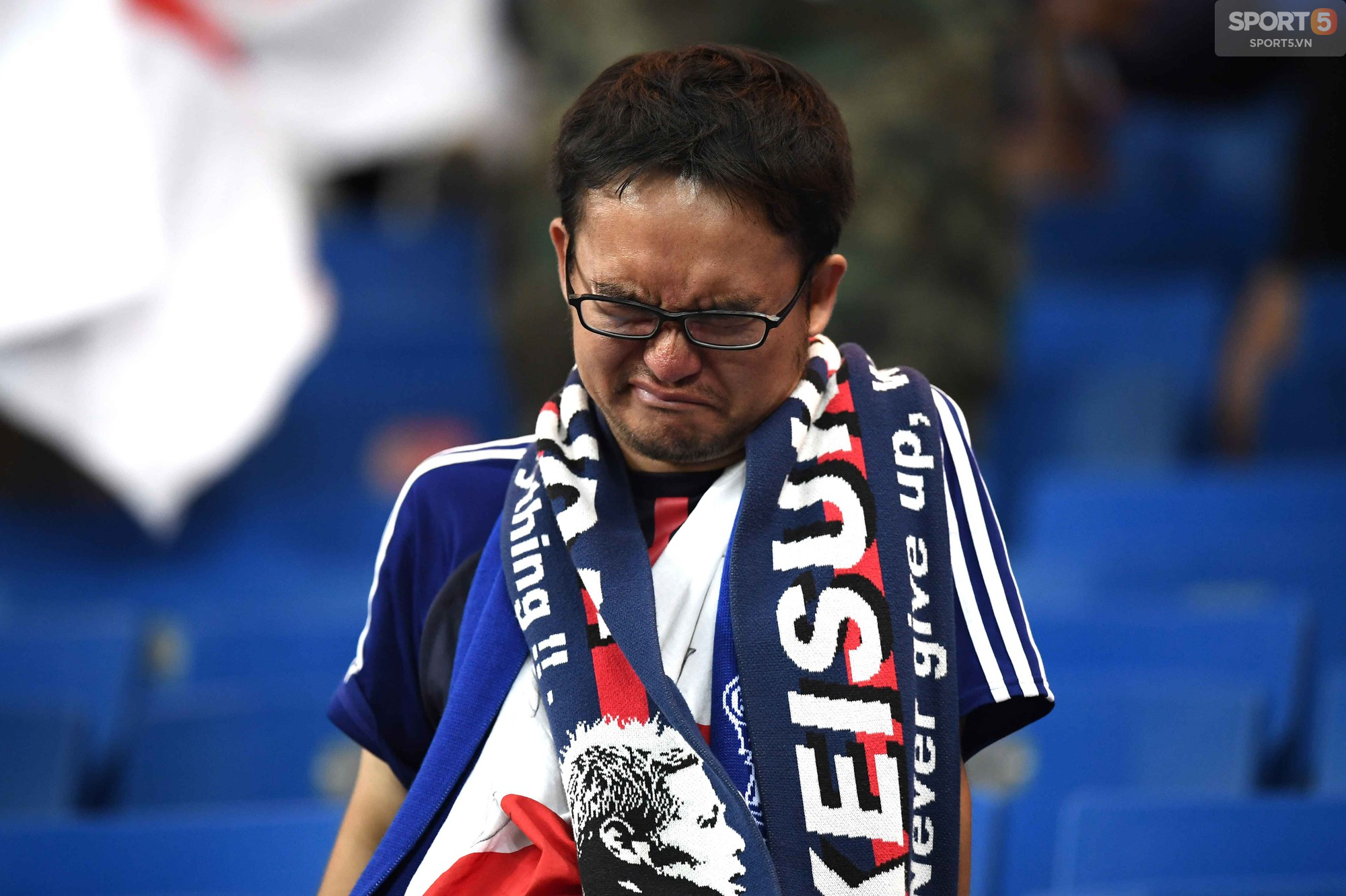 Cầu thủ Nhật Bản đổ gục, fan òa khóc sau trận thua ngược Bỉ - Ảnh 8.