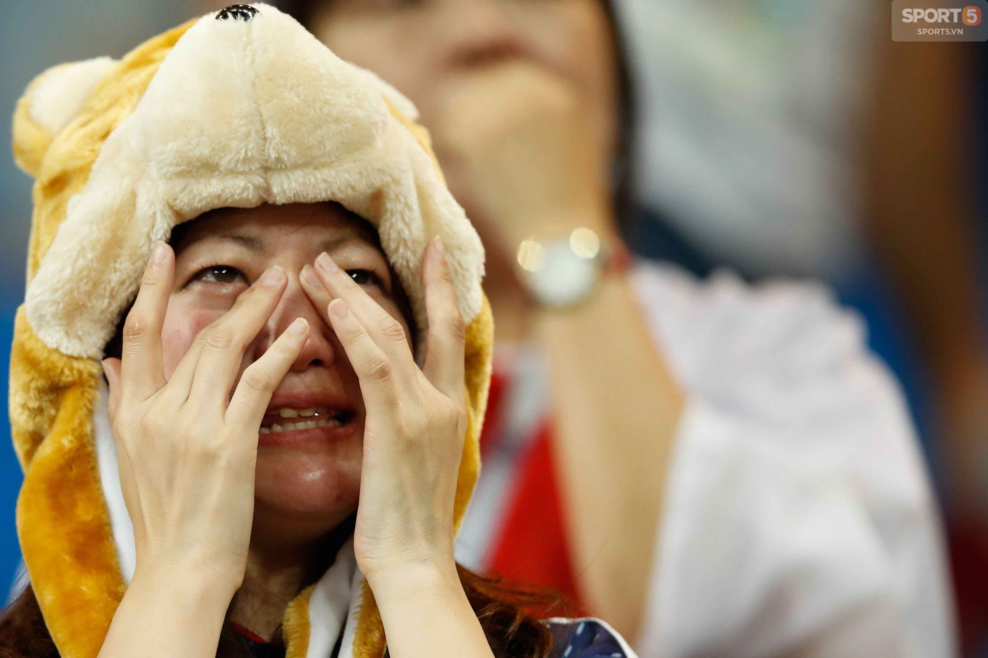 Cầu thủ Nhật Bản đổ gục, fan òa khóc sau trận thua ngược Bỉ - Ảnh 9.