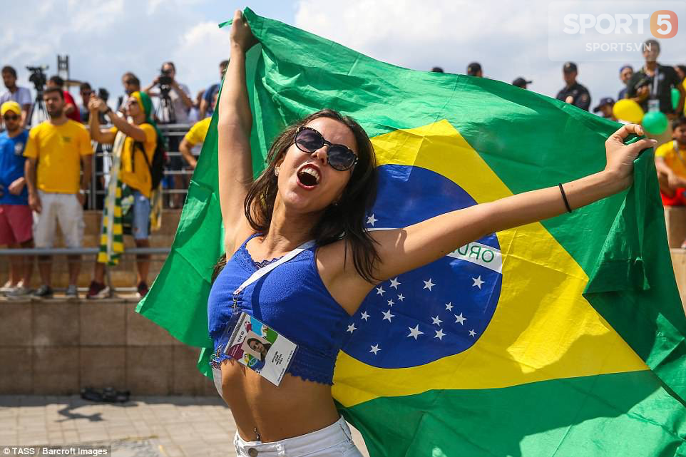 Fan Brazil mở lễ hội tưng bừng đón chào Neymar và đồng đội tới Kazan - Ảnh 8.