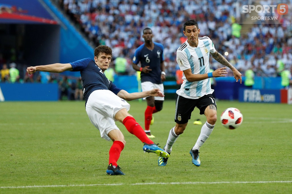 Benjamin Pavard và câu chuyện khó tin về chàng hậu vệ cánh không biết ăn mừng - Ảnh 1.