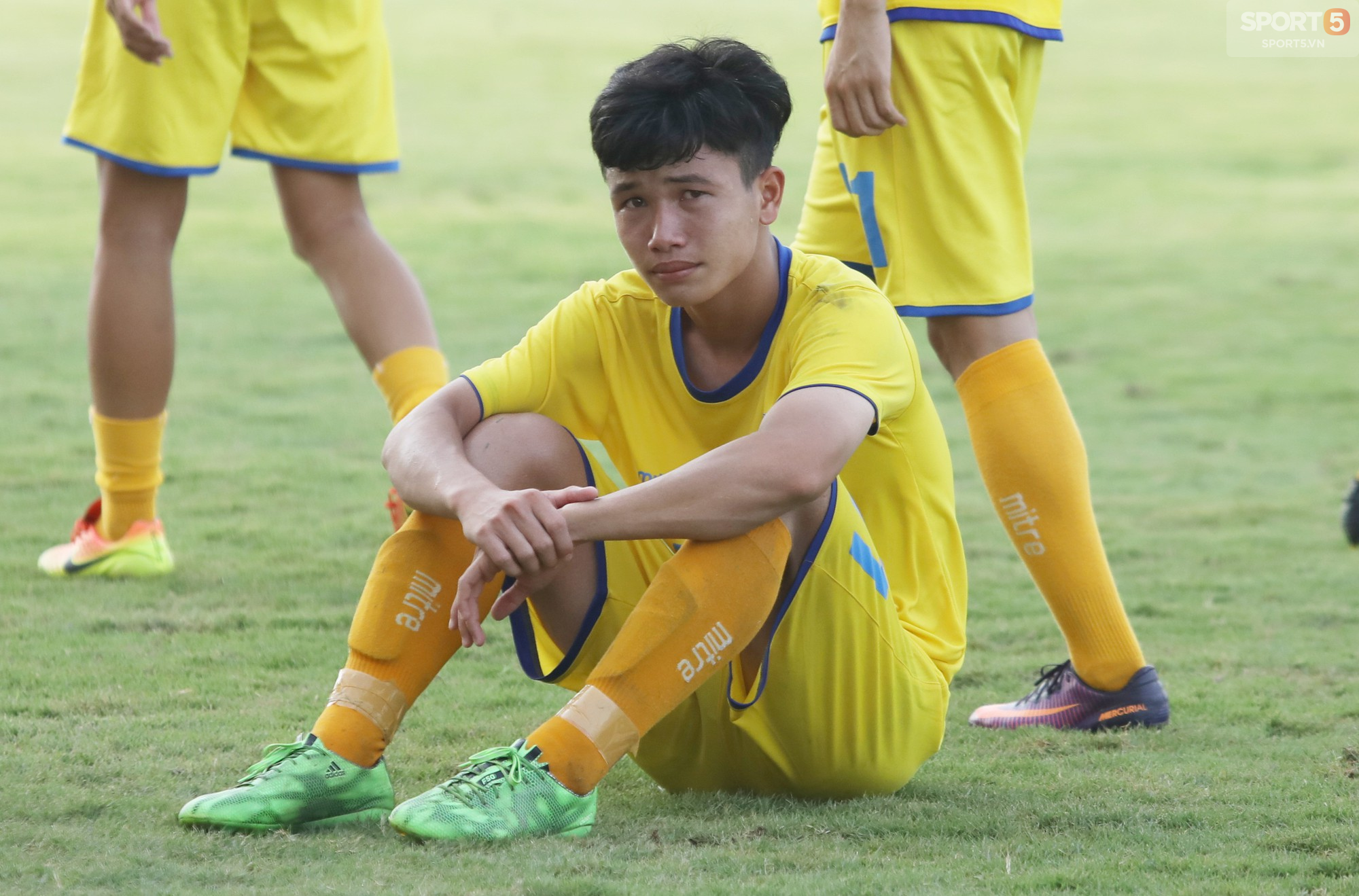 Giọt nước mắt thua cuộc trái chiều niềm vui chiến thắng trong trận chung kết U17 Quốc gia 2018 - Ảnh 9.