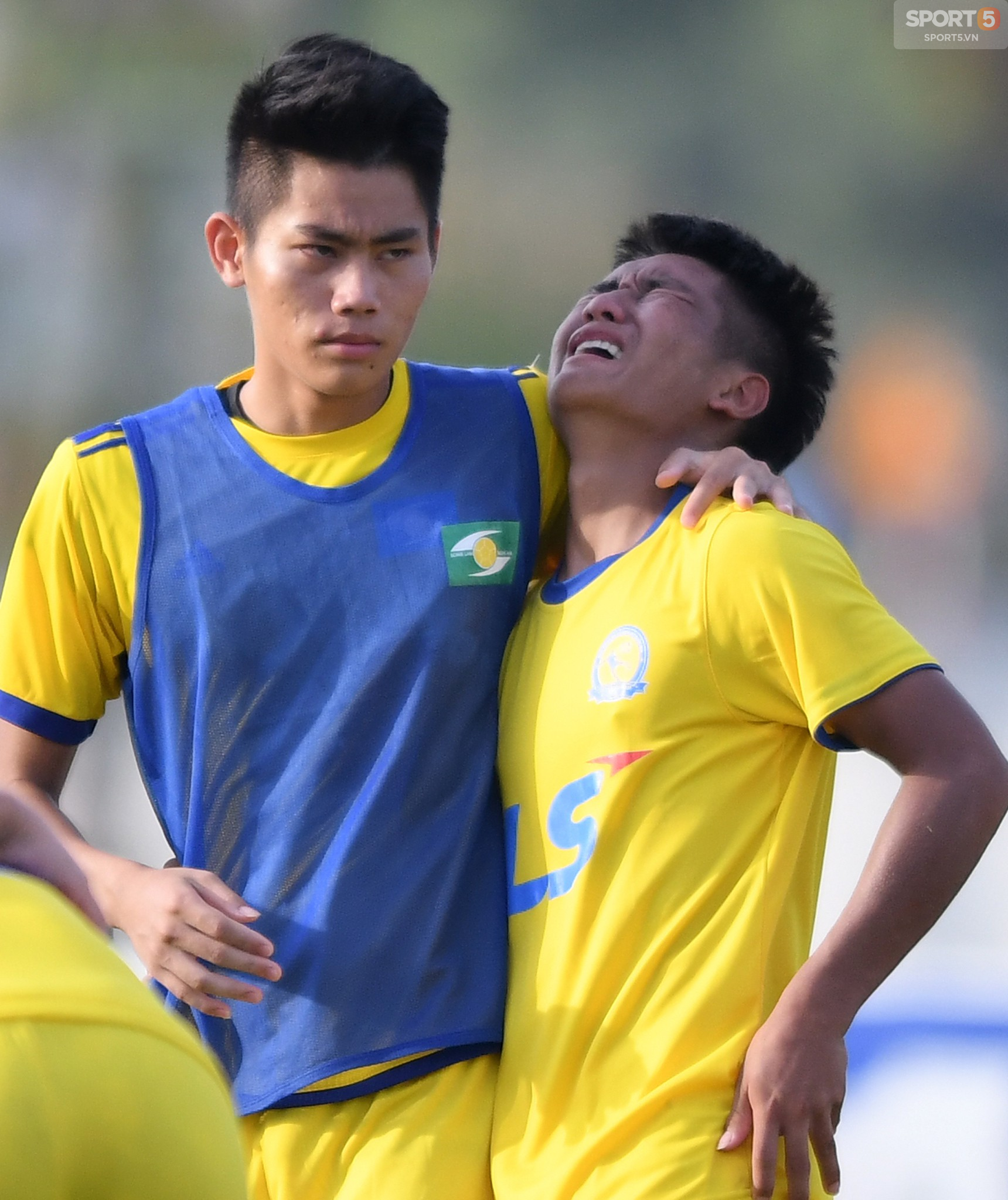 Giọt nước mắt thua cuộc trái chiều niềm vui chiến thắng trong trận chung kết U17 Quốc gia 2018 - Ảnh 8.