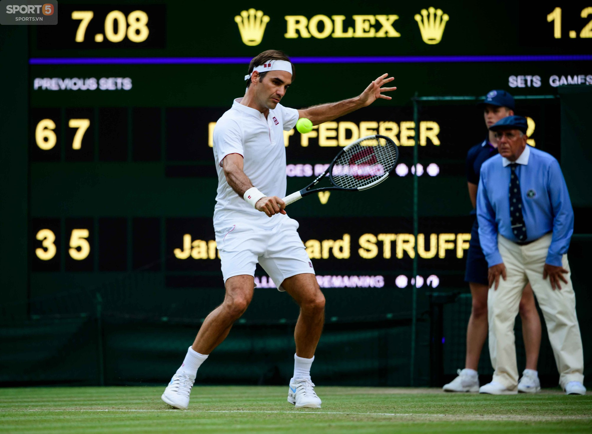 Federer lập kỷ lục trên mặt sân cỏ Wimbledon - Ảnh 1.
