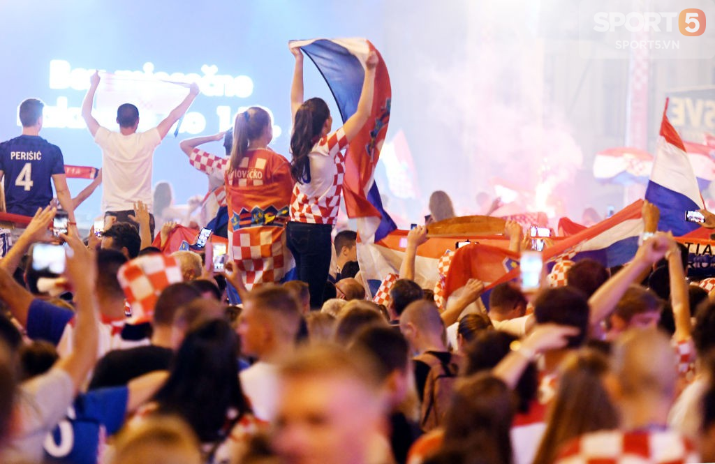 Niềm vui vỡ òa của Croatia sau chiến tích lọt đến bán World Cup 2018 - Ảnh 9.