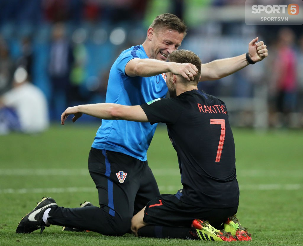 Niềm vui vỡ òa của Croatia sau chiến tích lọt đến bán World Cup 2018 - Ảnh 4.