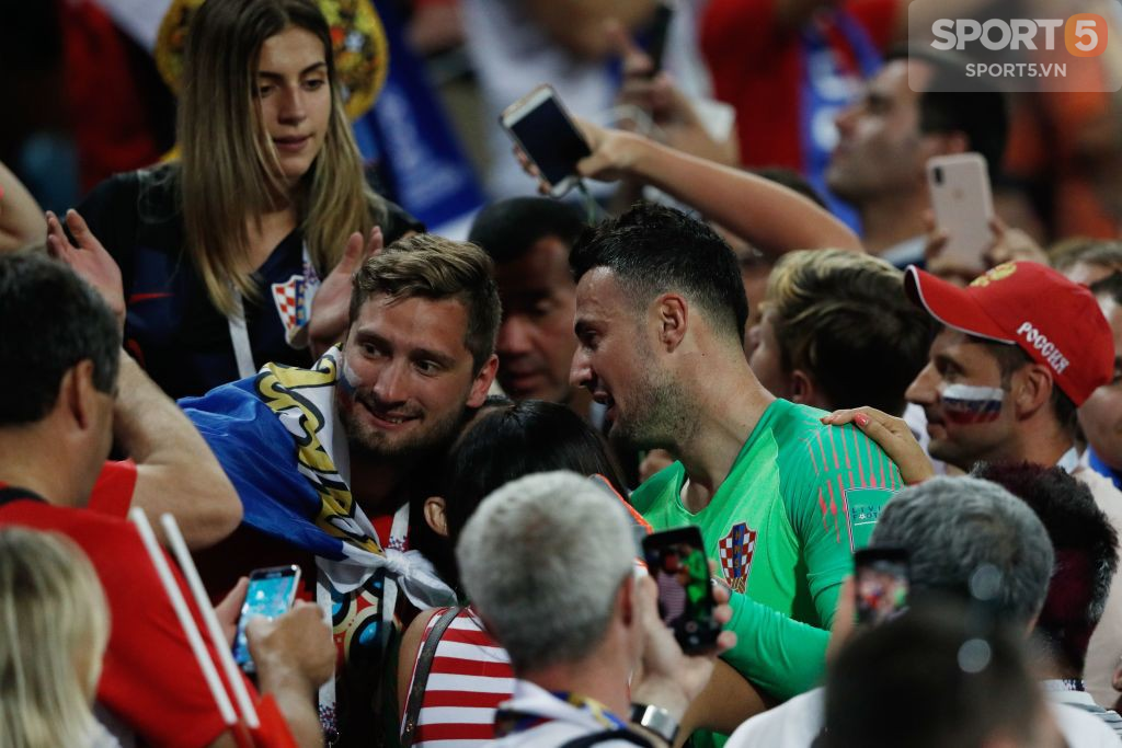 Niềm vui vỡ òa của Croatia sau chiến tích lọt đến bán World Cup 2018 - Ảnh 5.