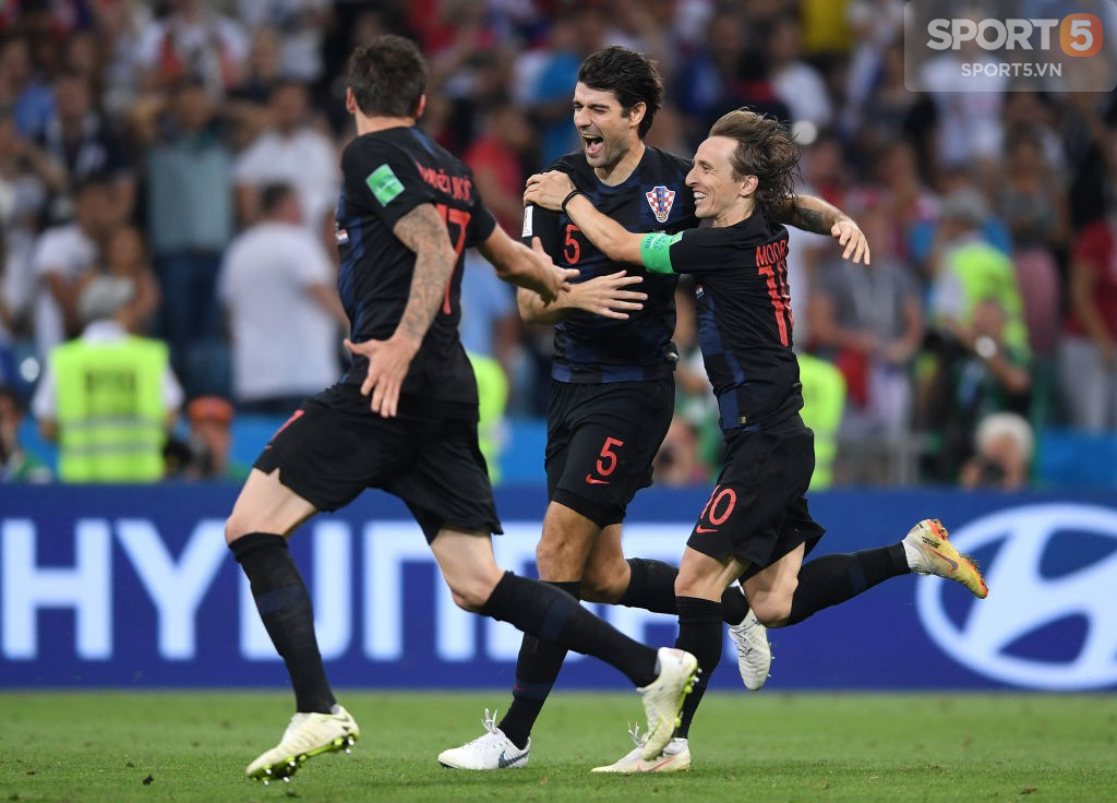 Niềm vui vỡ òa của Croatia sau chiến tích lọt đến bán World Cup 2018 - Ảnh 3.