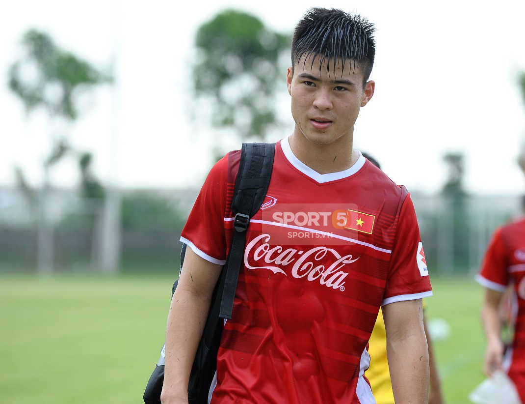 Thời trang tóc ấn tượng của dàn cầu thủ U23 Việt Nam - Ảnh 9.