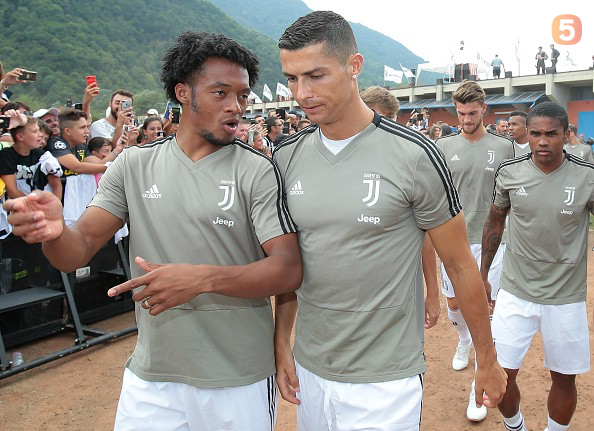 Ronaldo chỉ mất 8 phút để ghi bàn đầu tiên cho Juventus - Ảnh 9.