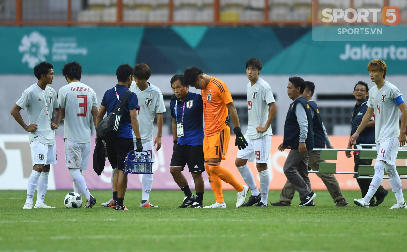 HLV Park Hang-seo và tiền đạo Anh Đức xem xem giò các cầu thủ Nhật Bản  - Ảnh 8.