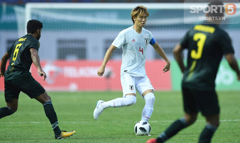 HLV Park Hang-seo và tiền đạo Anh Đức xem xem giò các cầu thủ Nhật Bản  - Ảnh 5.
