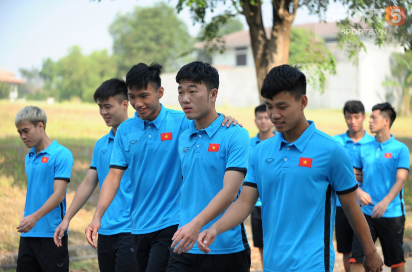 Tuyển thủ Olympic Việt Nam kêu đau lưng hàng loạt - Ảnh 6.