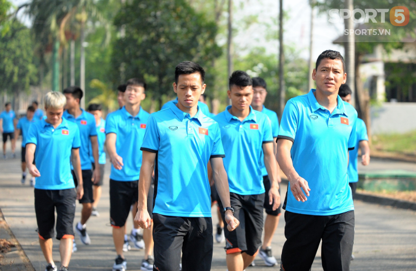 Tuyển thủ Olympic Việt Nam kêu đau lưng hàng loạt - Ảnh 5.