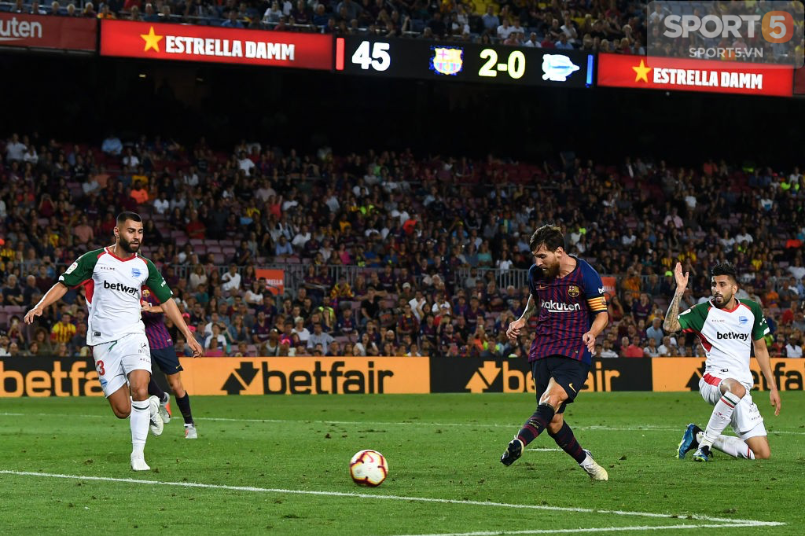 Messi lập cú đúp trong trận chính thức đầu tiên làm đội trưởng Barca - Ảnh 8.